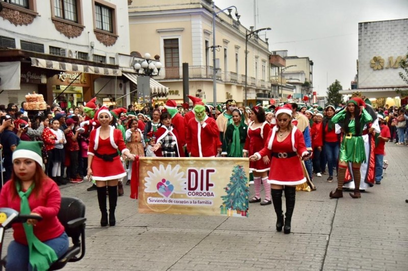 Disfrutan Cientos De Familias Cordobesas Desfile Navide O